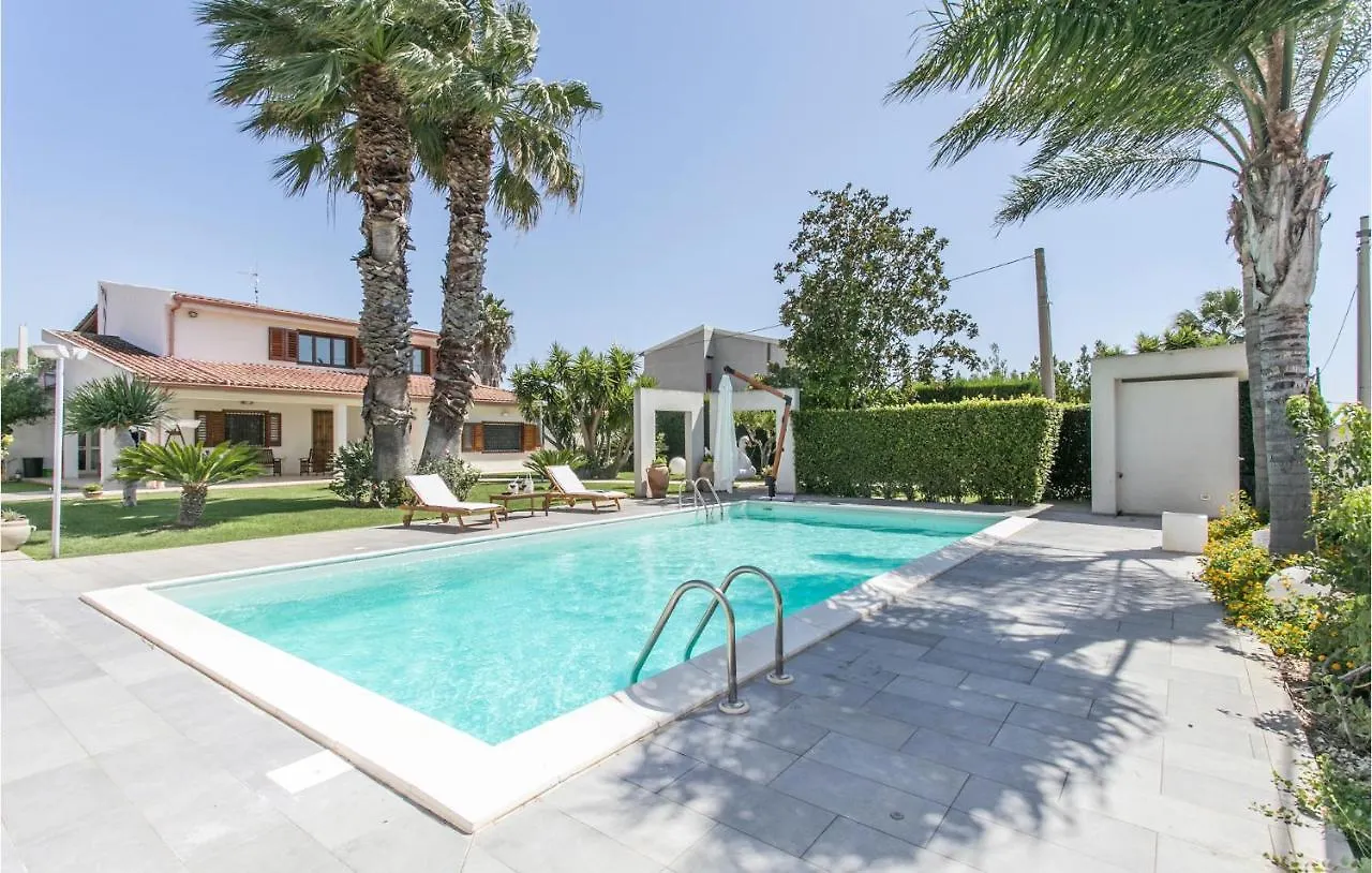 Gorgeous Apartment In Comiso With Kitchen contacts