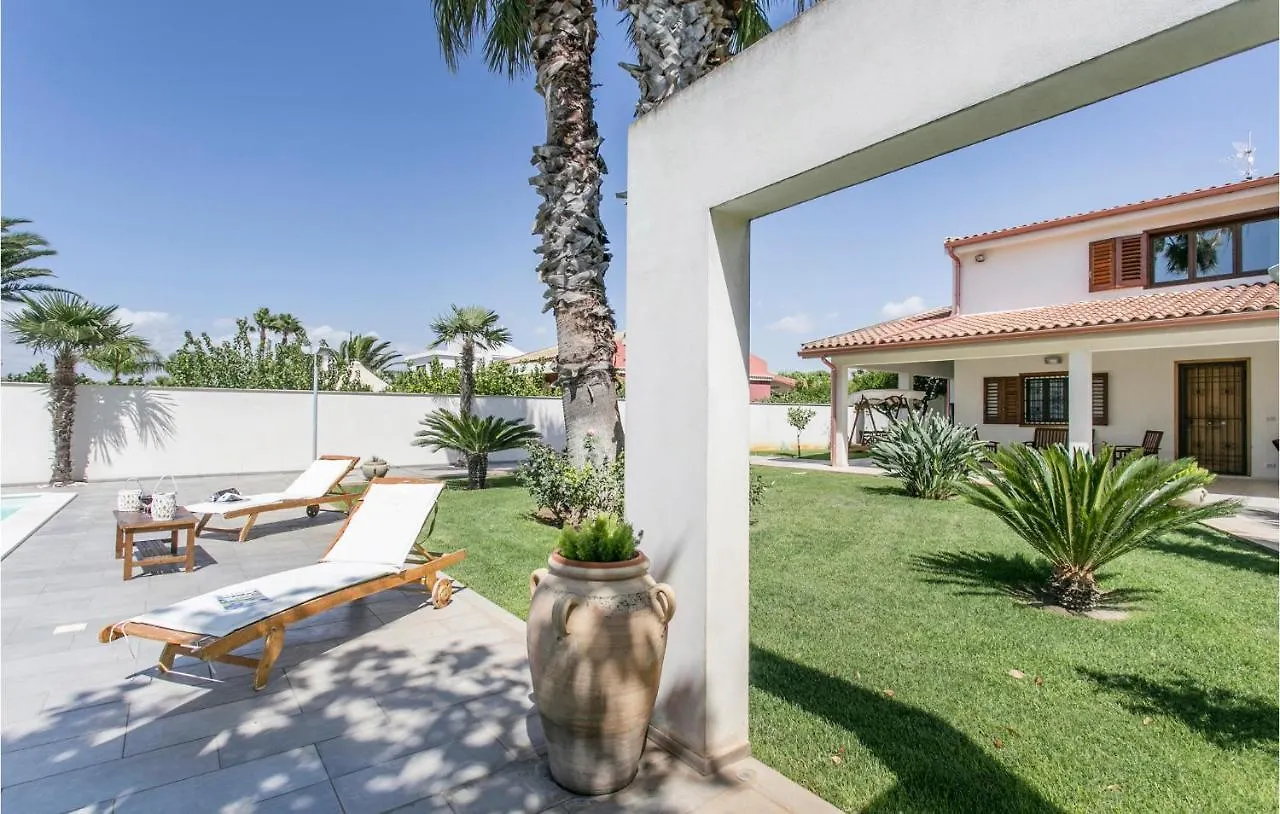 Gorgeous Apartment In Comiso With Kitchen 0*,