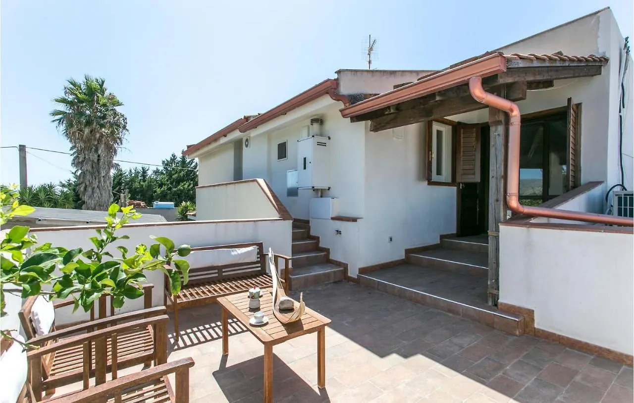 Gorgeous Apartment In Comiso With Kitchen