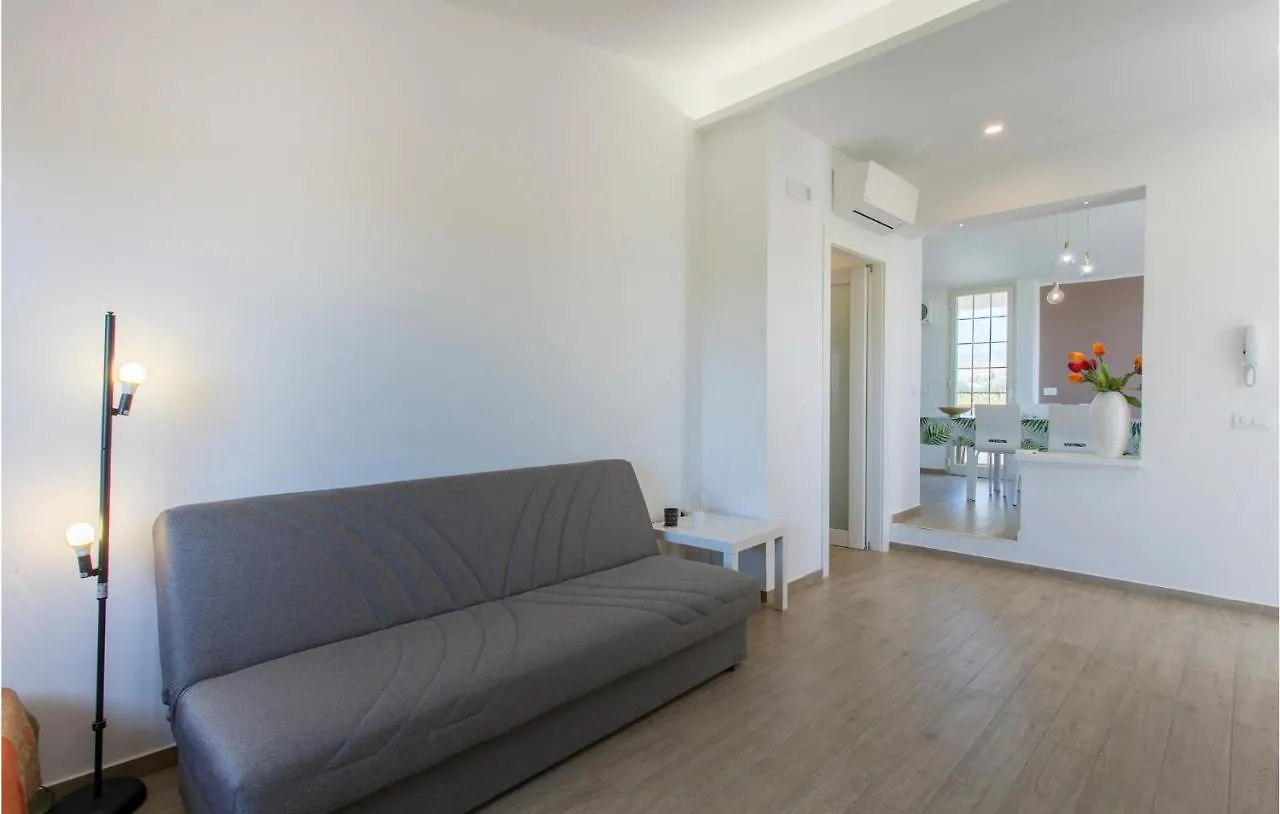 Gorgeous Apartment In Comiso With Kitchen 0*,