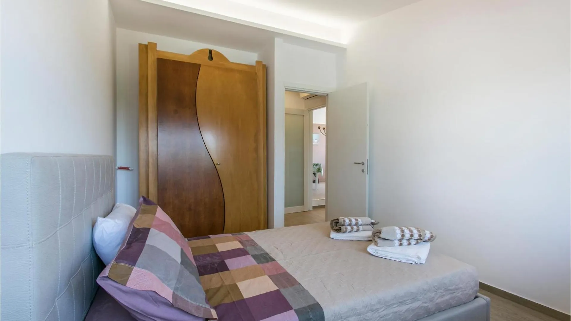 Gorgeous Apartment In Comiso With Kitchen Italy