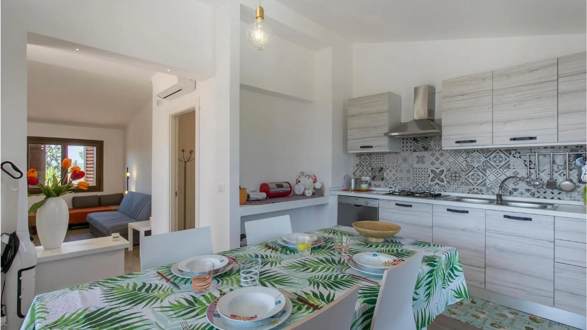 Gorgeous Apartment In Comiso With Kitchen