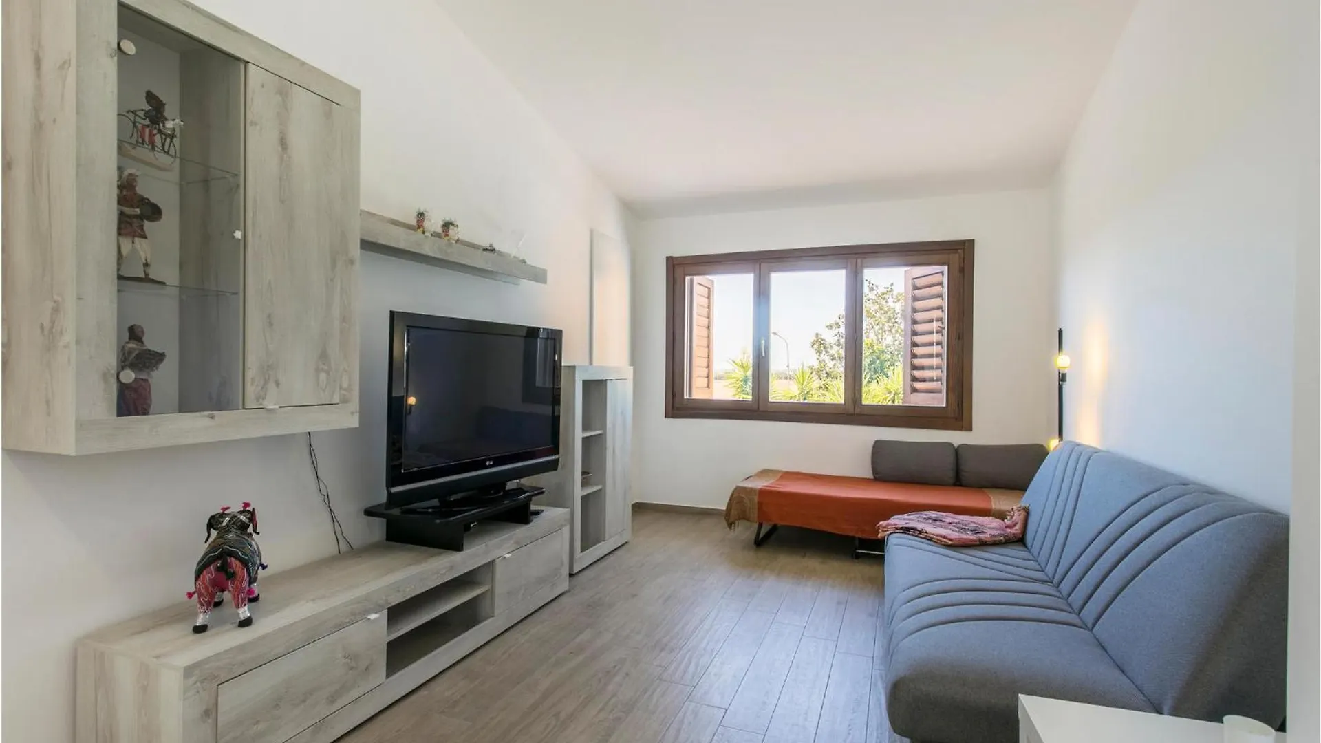 Gorgeous Apartment In Comiso With Kitchen