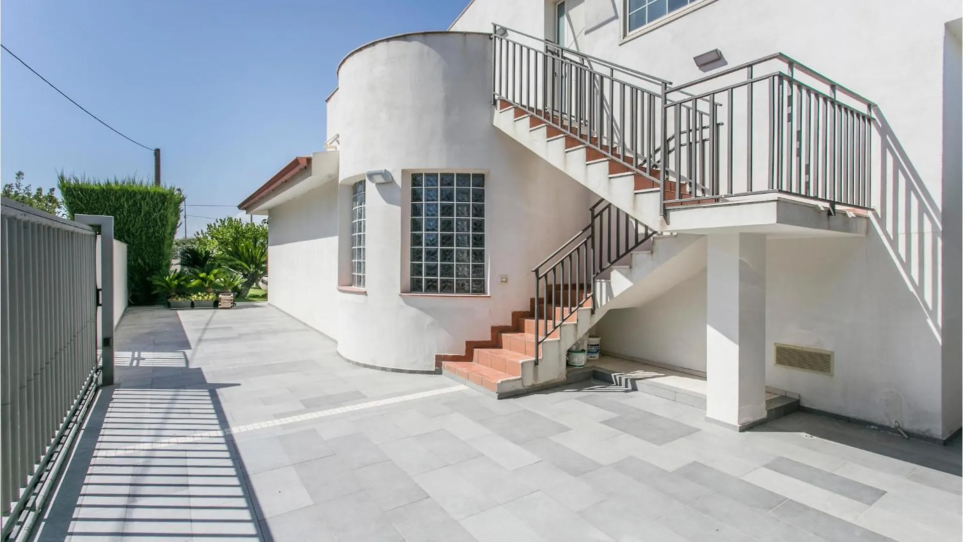 Gorgeous Apartment In Comiso With Kitchen